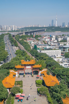 從武漢黃鶴樓上俯瞰城市全景