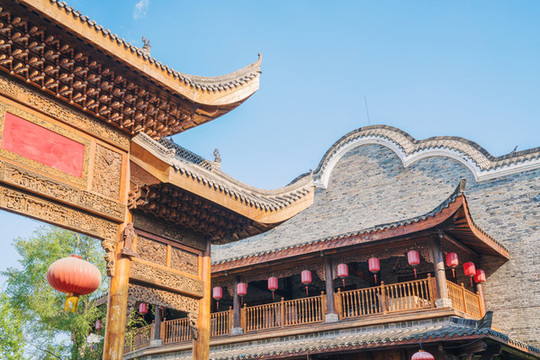 仰拍武漢漢口里古建筑的局部細(xì)節(jié)