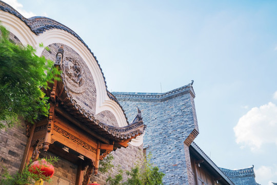 仰拍武漢漢口里古建筑的局部細(xì)節(jié)