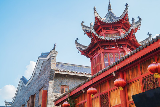 仰拍武漢漢口里古建筑的局部細(xì)節(jié)