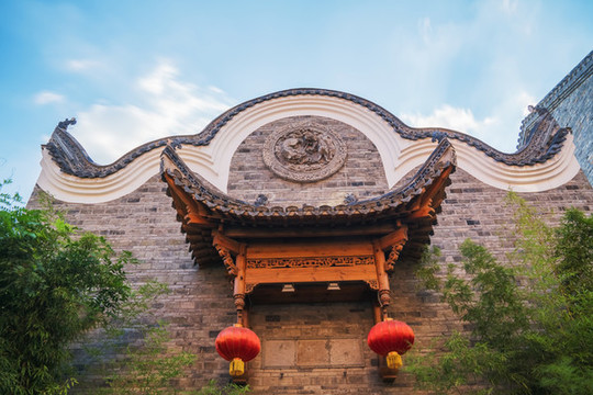 仰拍武漢漢口里古建筑的局部細節(jié)