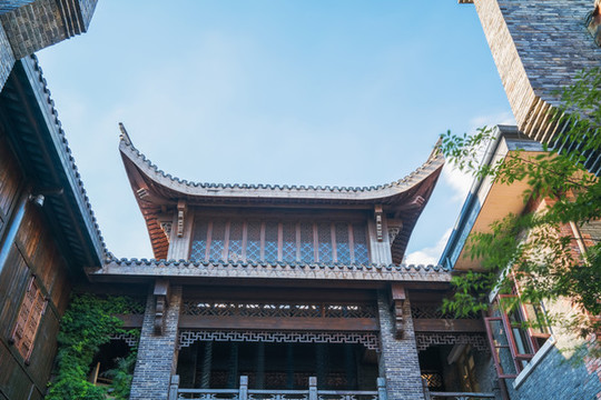 仰拍武漢漢口里古建筑的局部細(xì)節(jié)