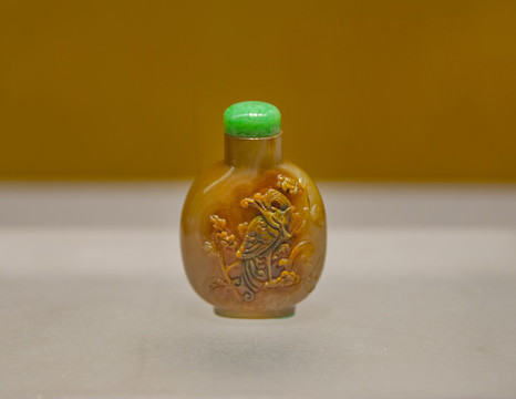 清瑪瑙鼻煙壺