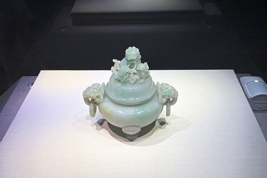 翡翠少師太師獸耳三足爐