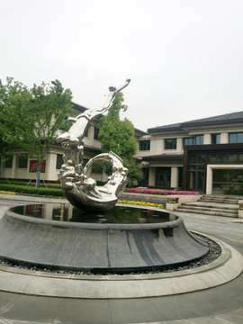 波濤洶涌雕塑