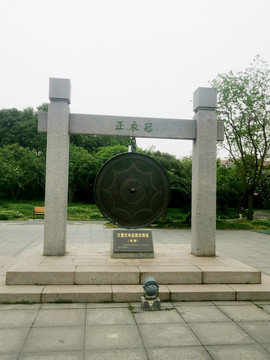 銅鏡雕塑