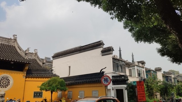 寺前街景