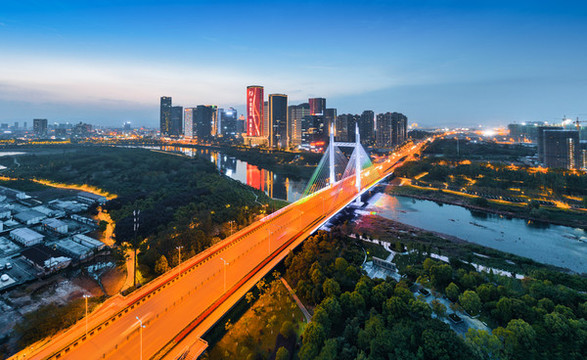 義烏商博大橋城市夜景