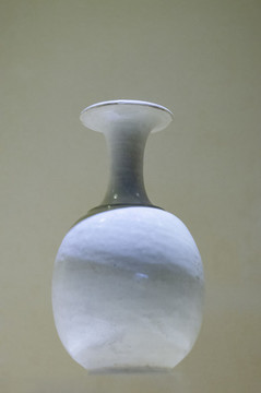 隋代鞏縣窯瓷器白釉瓷瓶