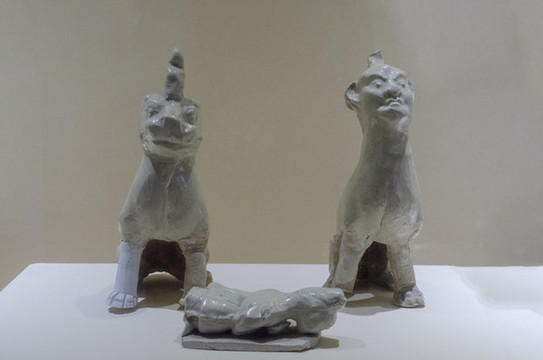 隋代鞏縣窯白瓷鎮(zhèn)墓獸