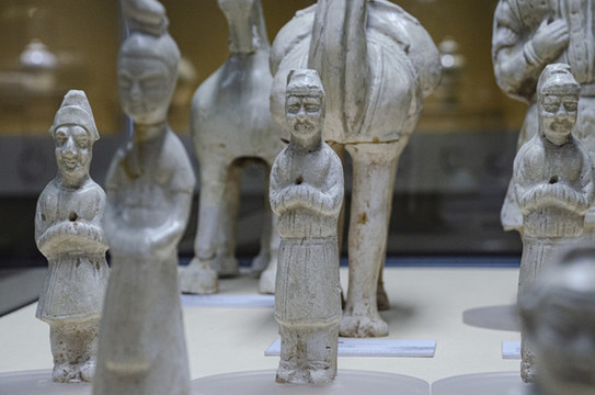 鞏義博物館唐代白釉瓷駱駝俑