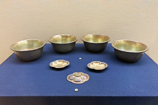 少數(shù)民族銀制生活用品