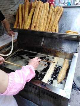 炸油條