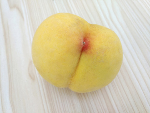一個黃桃