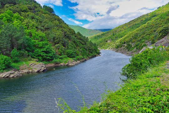 崇山峻嶺與高山丘壑
