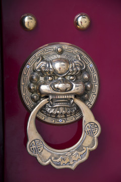 中式傳統(tǒng)大紅門鋪首門環(huán)