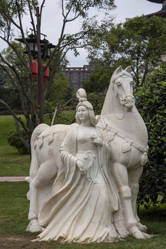 陜西西安大唐芙蓉園唐朝仕女雕塑