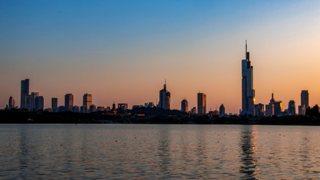 夕陽下南京玄武湖
