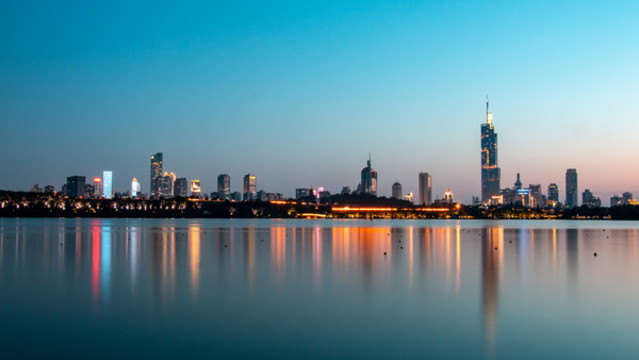 寬畫幅南京玄武湖夜景