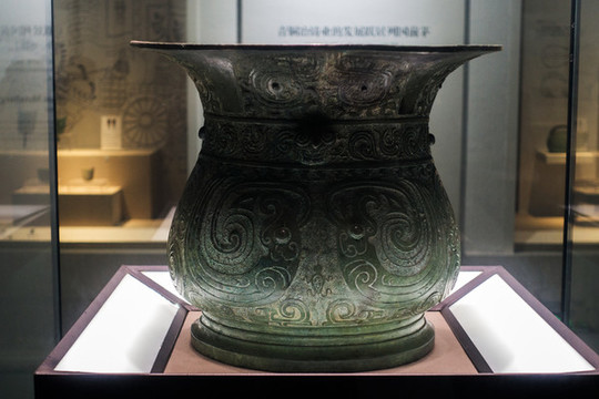 西周青銅鳳紋尊