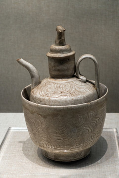 北宋景德鎮(zhèn)窯青白釉瓷注水溫碗
