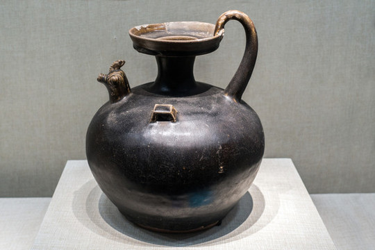 東晉德清窯褐釉雞首瓷壺