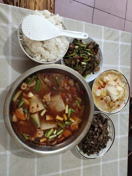 一桌飯菜