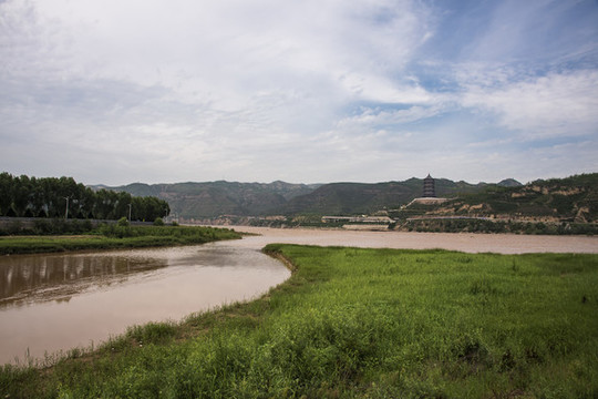 中國山西臨縣磧口古鎮(zhèn)黃河與塔樓
