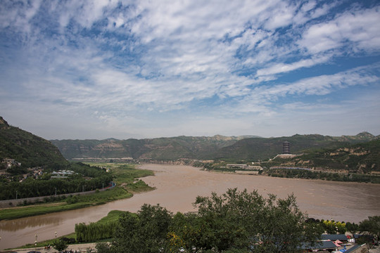 中國(guó)山西臨縣磧口古鎮(zhèn)黃河與塔樓