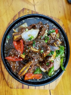 鐵板牛仔骨