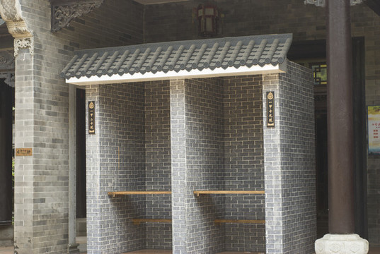 青磚墻號(hào)舍