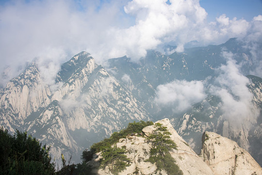 中國陜西華山東峰風(fēng)光