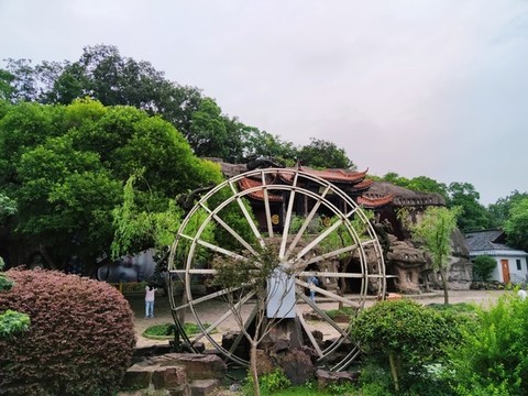 現(xiàn)代水車風(fēng)光