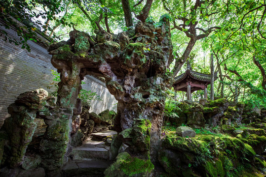 天一池九獅一象假山