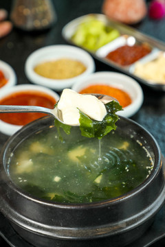 海藻裙帶豆腐湯
