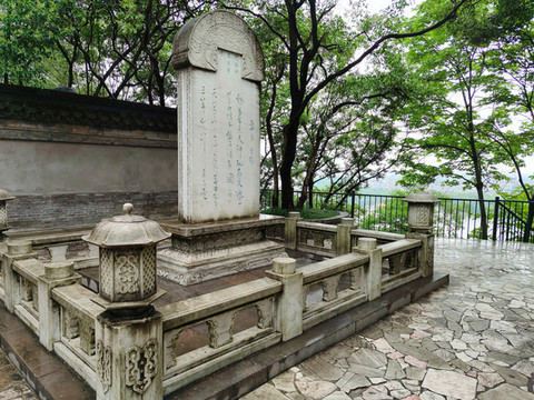 鎮(zhèn)江北固山阿倍仲麻呂紀(jì)念碑