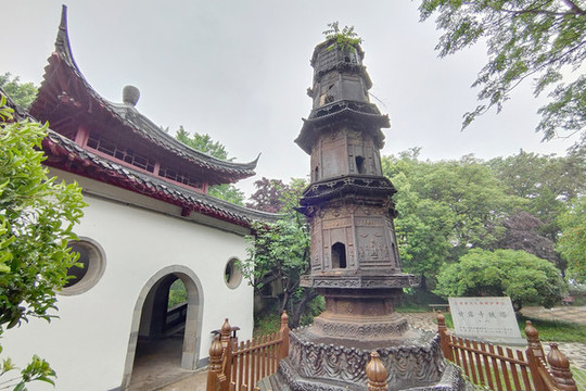 鎮(zhèn)江北固山甘露寺鐵塔