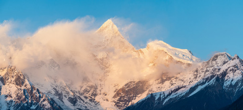 南迦巴瓦日照金山