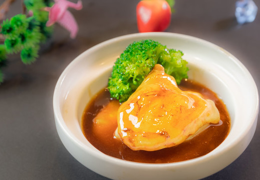 家燒鮰魚肚