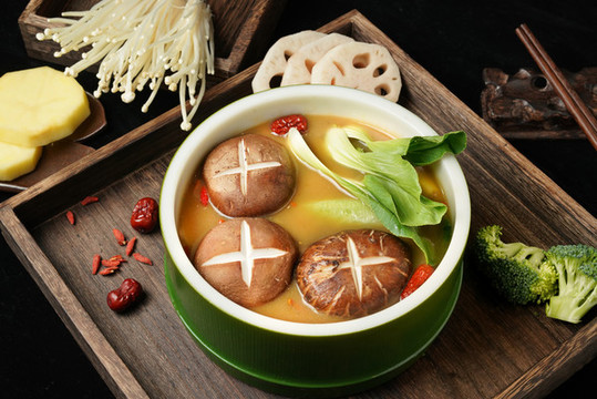菌湯火鍋