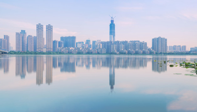 武漢城市建筑天際線和沙湖風(fēng)光