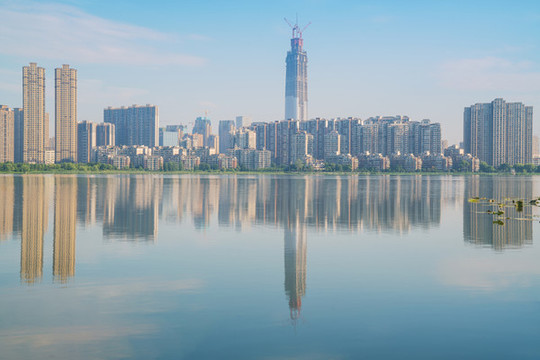 武漢城市建筑天際線和沙湖風(fēng)光
