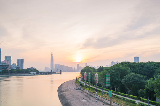 武漢城市天際線(xiàn)和長(zhǎng)江漢江風(fēng)光