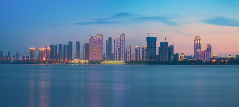 武漢城市天際線和長(zhǎng)江漢江夜景