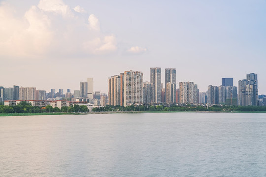 武漢城市建筑天際線和沙湖風(fēng)光