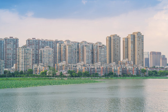 武漢城市建筑天際線和沙湖風(fēng)光
