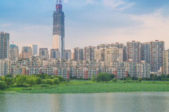武漢城市建筑天際線和沙湖風(fēng)光