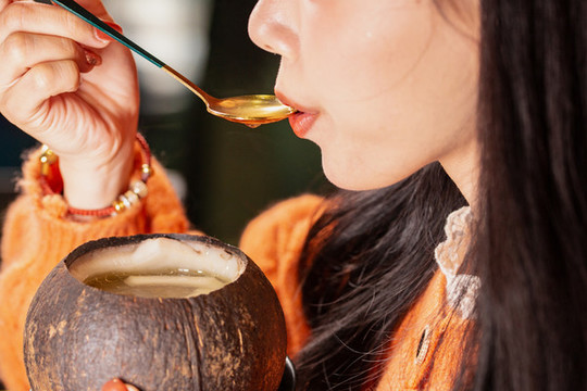 原盅椰子燉湯
