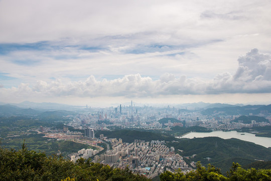 深圳梧桐山遠(yuǎn)眺繁華都市風(fēng)光