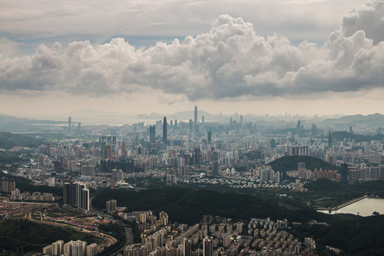 深圳梧桐山遠(yuǎn)眺繁華都市風(fēng)光